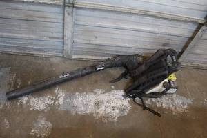 lot 206 image: Backpack blower Ryobi was told its going to need a new pull string so needs work