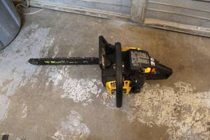 lot 207 image: McCulloch 16 inch chainsaw going to need new primer so going to need work