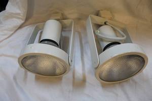 lot 211 image: Light fixtures
