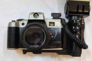 lot 212 image: vintage canon TC-8000 point and shoot with flash