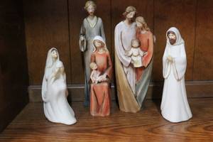 lot 214 image: 2 Porcelain 2004 Nona Bradley and 2 believe to be wood figures
