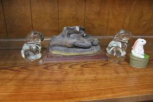lot 222 image: Bunny hiding in a stump figure, 2 bunny paper weights and a bunny trinket box