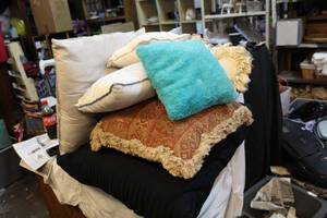lot 256 image: Comforter and pillows
