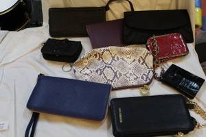 lot 282 image: Lot of wallets and change purses