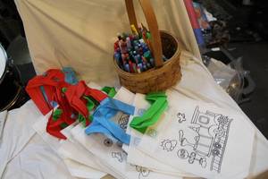 lot 283 image: 19 kids bags that you can be colored and a basket full of pens pencil
