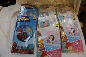lot 289 image: 8 beach balls 6 princess 2 Spider-Man