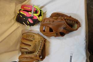 lot 292 image: 3 baseball gloves