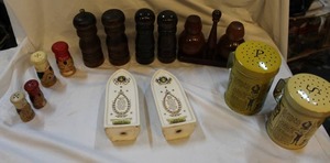 lot 303 image: Vintage salt and pepper shakers