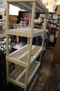 lot 318 image: Plastic shelf will be broke down and wrapped
