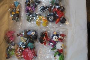 lot 326 image: 4 bags of toys