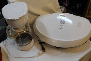 lot 335 image: Countertop grill and coffee pot