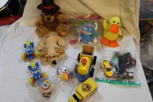 lot 362 image: Lot of toys