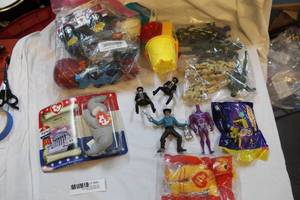 lot 363 image: Lot of toys