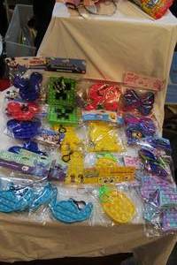 lot 366 image: 22 popper fidgets