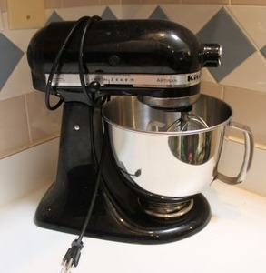 lot 35 image: Kitchen-Aid mixer as shown