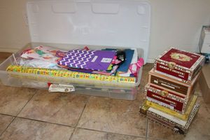 lot 49 image: Cigar boxes and tote with gift bags