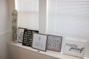 lot 51 image: Wall art with positive sayings