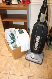 lot 56 image: DAVID vacuum cleaner with refill bags