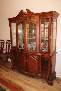 lot 68 image: 2-part China Hutch only