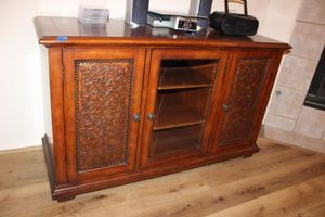 lot 77 image: Buffet cabinet only