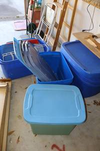 lot 116 image: Plastic storage totes