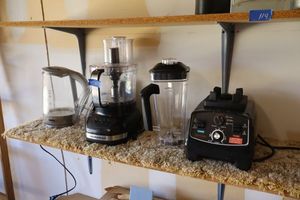 lot 115 image: Kitchen blender and food processor