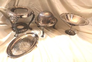 lot 137 image: Silver serving pieces