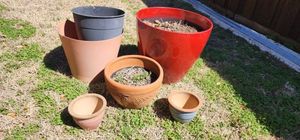 lot 100 image: Planter pots