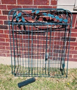 lot 133 image: Green wire trellises
