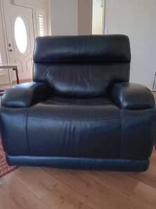 lot 2 image: Oversized spinning Electric recliner