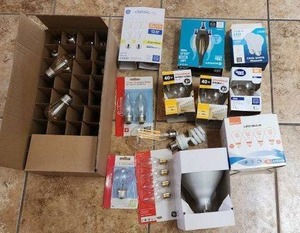 lot 48 image: Lightbulb assortment