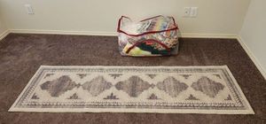 lot 29 image: Hallway rug with rubber backing and blankets