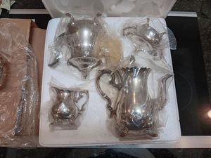 lot 136 image: Silver tea serving set