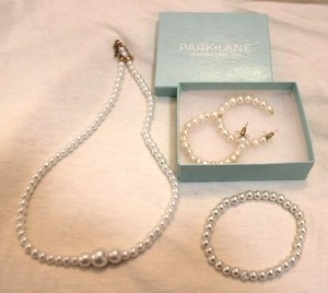 lot 139 image: Jewelry Pearl set