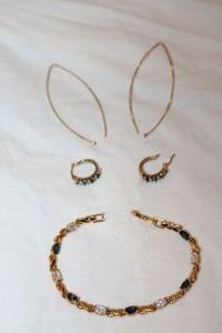 lot 140 image: Jewelry Blue and clear stone bracelet and earrings plus wire earrings
