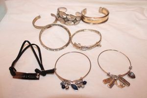 lot 141 image: Jewelry bracelets