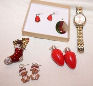 lot 146 image: Jewelry Christmas items, gemstone pendant, womens Sharp watch