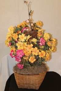 lot 36 image: Spring Floral Arrangement