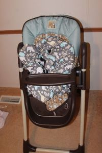 lot 42 image: Adjustable Highchair and Shopping Car Seat or Highchair Cover (not pictured are the straps to the highchair we do have them)