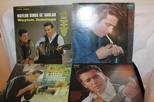 lot 30 image: Waylon Jennings Albums