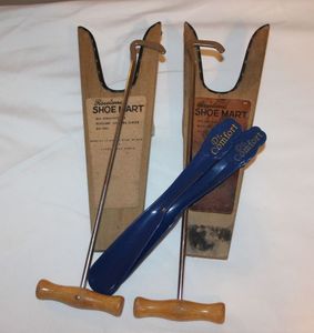 lot 48 image: Vintage Shoe Horns and more