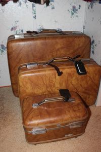lot 24 image: Three Piece Vintage American Tourist Luggage Set