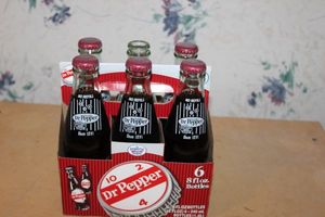 lot 89 image: Vintage 6pack Dr Peppers 1 empty
