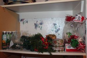 lot 98 image: Christmas crafting supplies