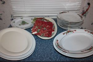 lot 100 image: Christmas Dishes