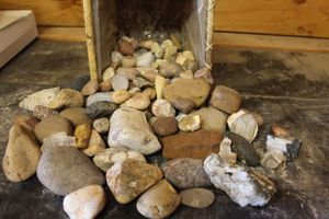 lot 173 image: Large Selection of rocks