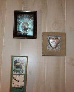 lot 208 image: Wall Dcor