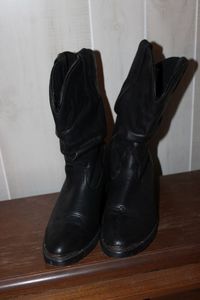 lot 247 image: Size 7 Black Leather Boots