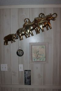lot 252 image: Wall Dcor