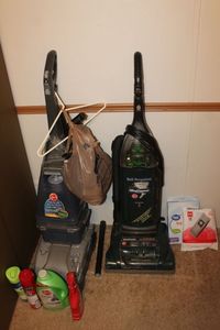lot 265 image: Carper Cleaner, Vacuum and Carpet Cleaning Chemicals and stain removers